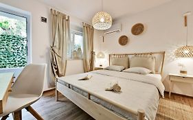 Pikarin Rooms B&B